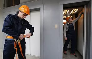 Замена лифтов началась в Москве по программе капитального ремонта